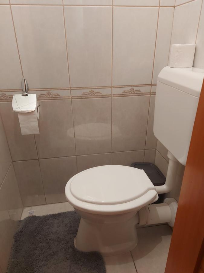 Lara Apartman Debrecen Ngoại thất bức ảnh