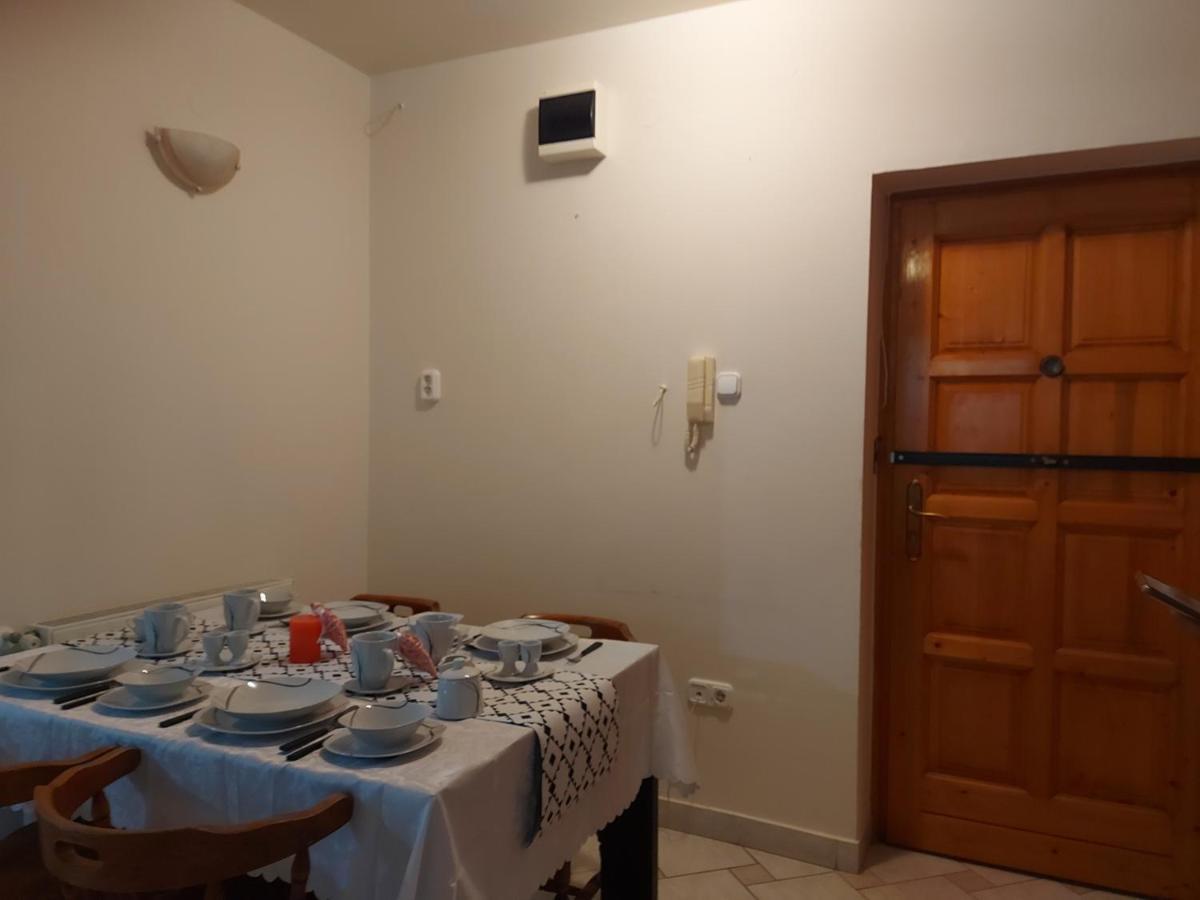 Lara Apartman Debrecen Ngoại thất bức ảnh