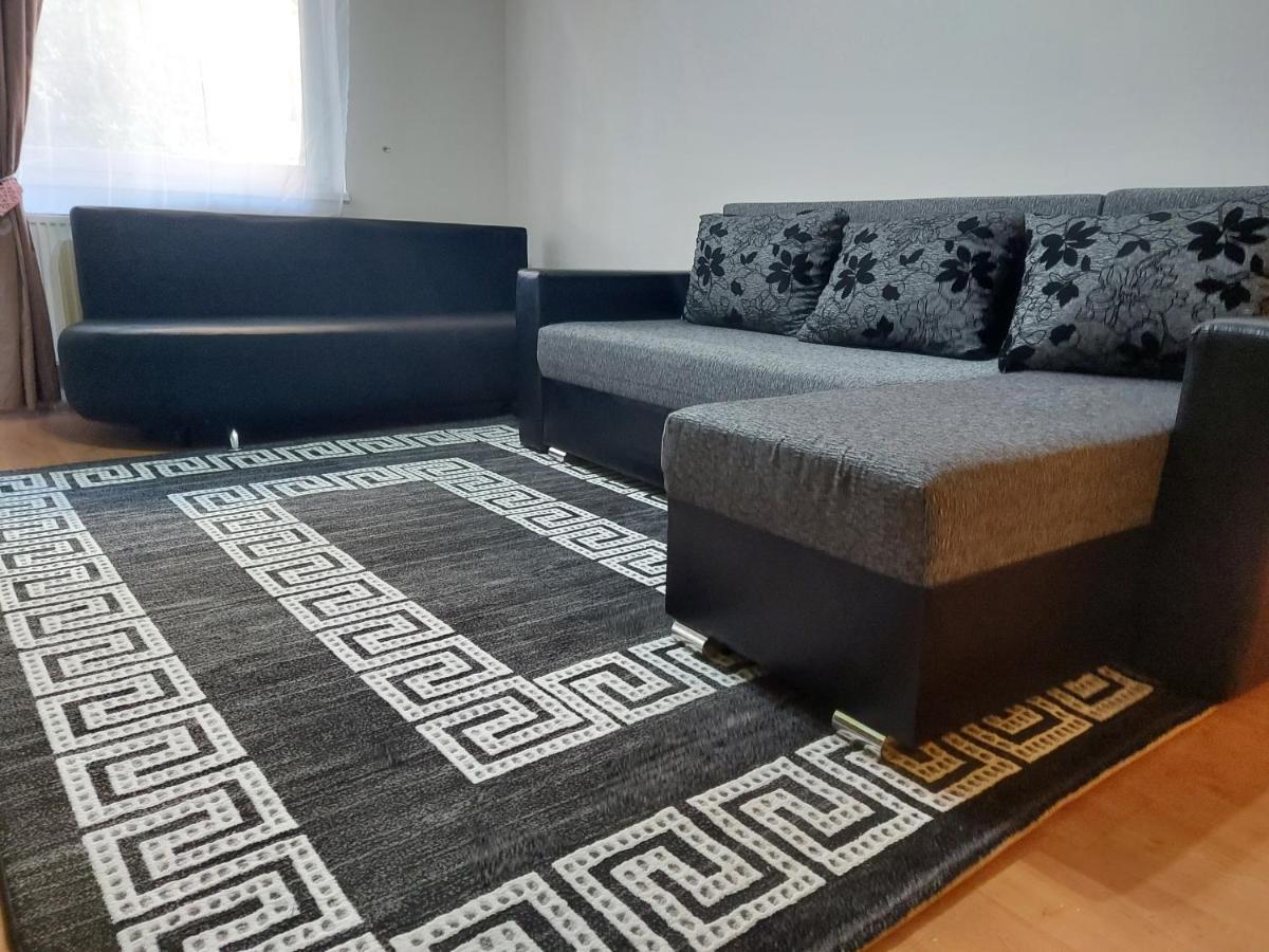 Lara Apartman Debrecen Ngoại thất bức ảnh