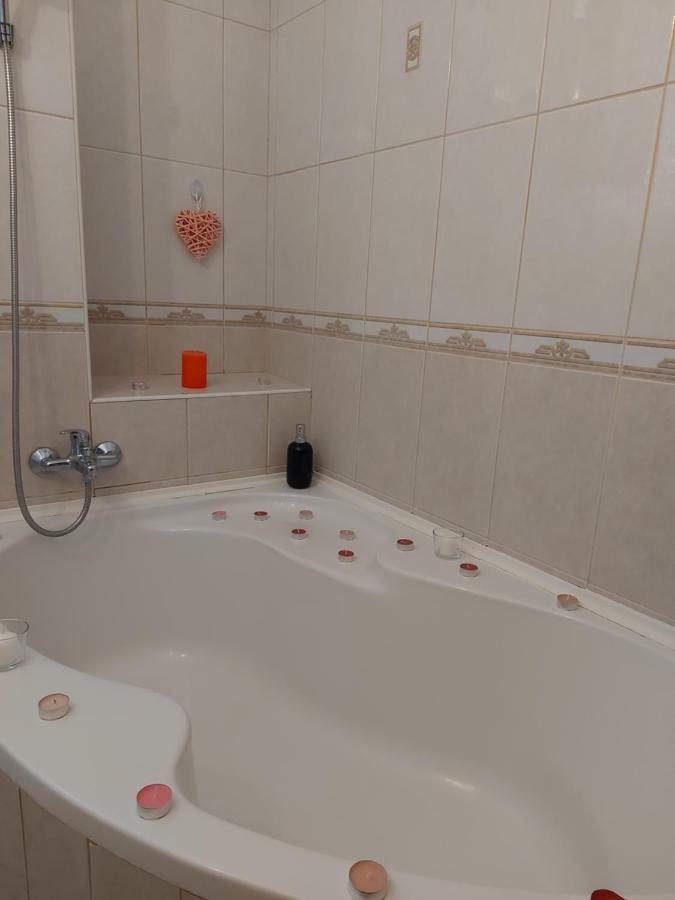 Lara Apartman Debrecen Ngoại thất bức ảnh