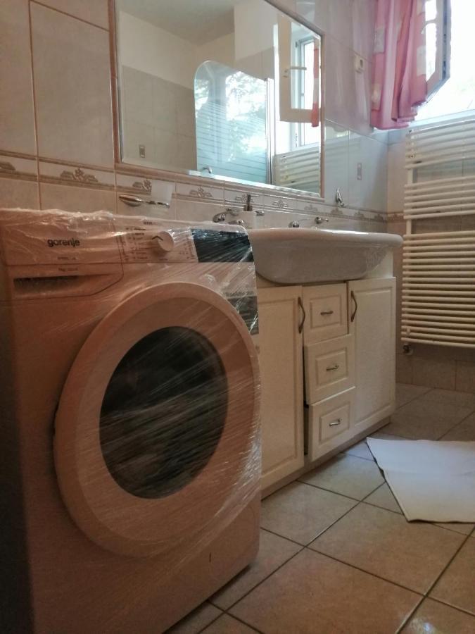 Lara Apartman Debrecen Ngoại thất bức ảnh