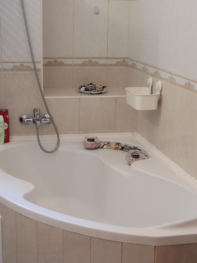 Lara Apartman Debrecen Ngoại thất bức ảnh